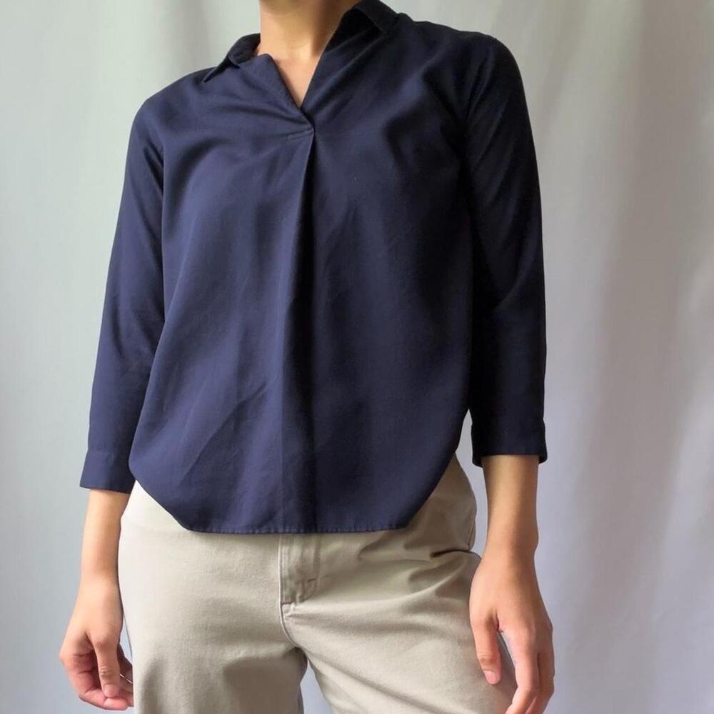 UNIQLO navy minimalist blouse